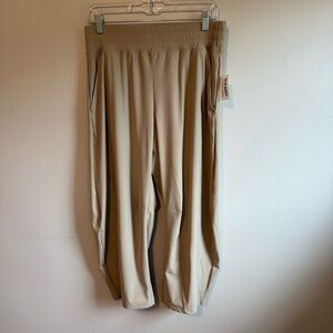Old Navy High-Waisted SleekTech Barrel Ankle Pants, Petite Small, NWT, Sold out!
